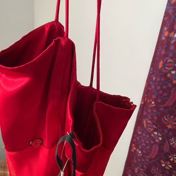 Vampy vintage satin gown - Picture 7 of 7